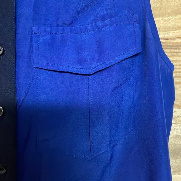 J.Crew Size 4 Blue with Navy Sleeveless Silk Button Down Blouse with pockets - Picture 3 of 8